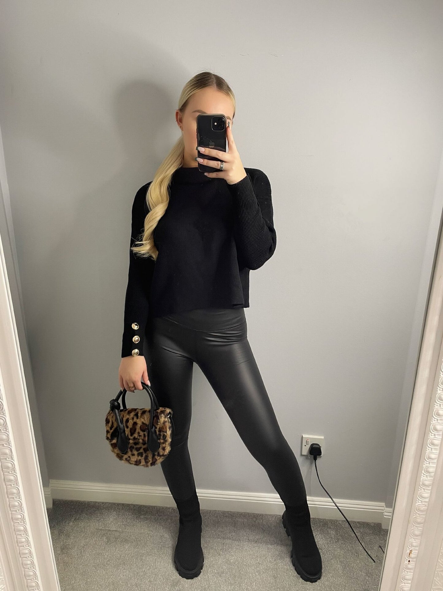 Leather look leggings black